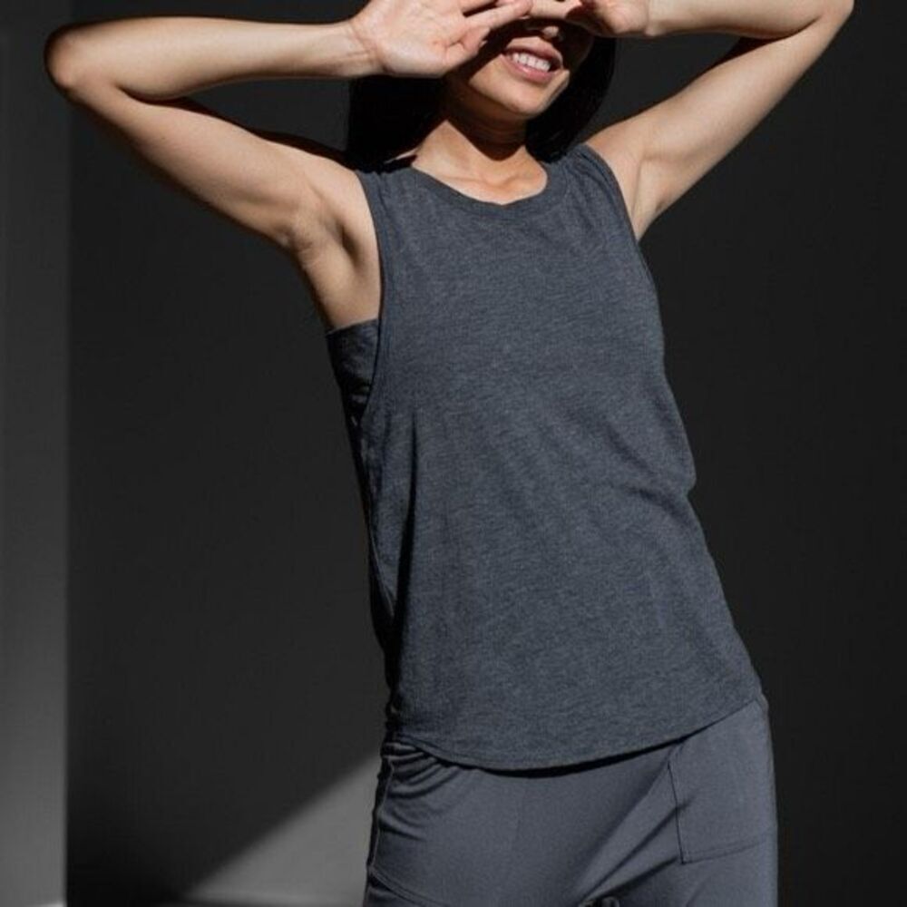 ✨Lunya Restore Muscle Sz XL Gray Tank✨